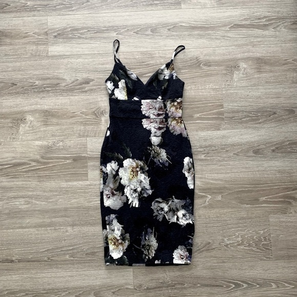 Dynamite Navy Floral Dress - Picture 1 of 3
